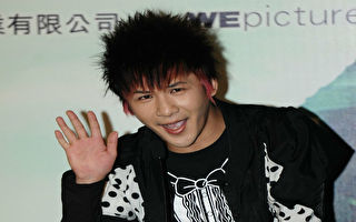 清唱两首歌曲未报批 大张伟北京演唱会遭罚款