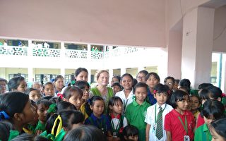 走访印度逾百所学校 德国老人传中华文化（上）