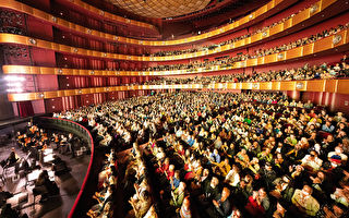 神韵纽约一票难求 政要现场褒奖 华人盛赞