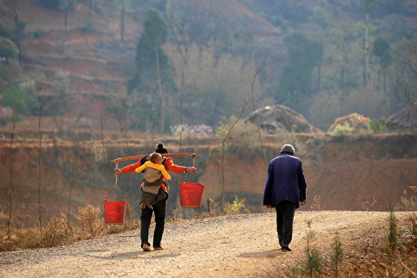 云南农村聚餐需提前10天签承诺书 引热议