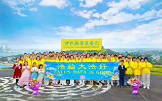 组图:56国法轮功学员恭祝李大师新年好