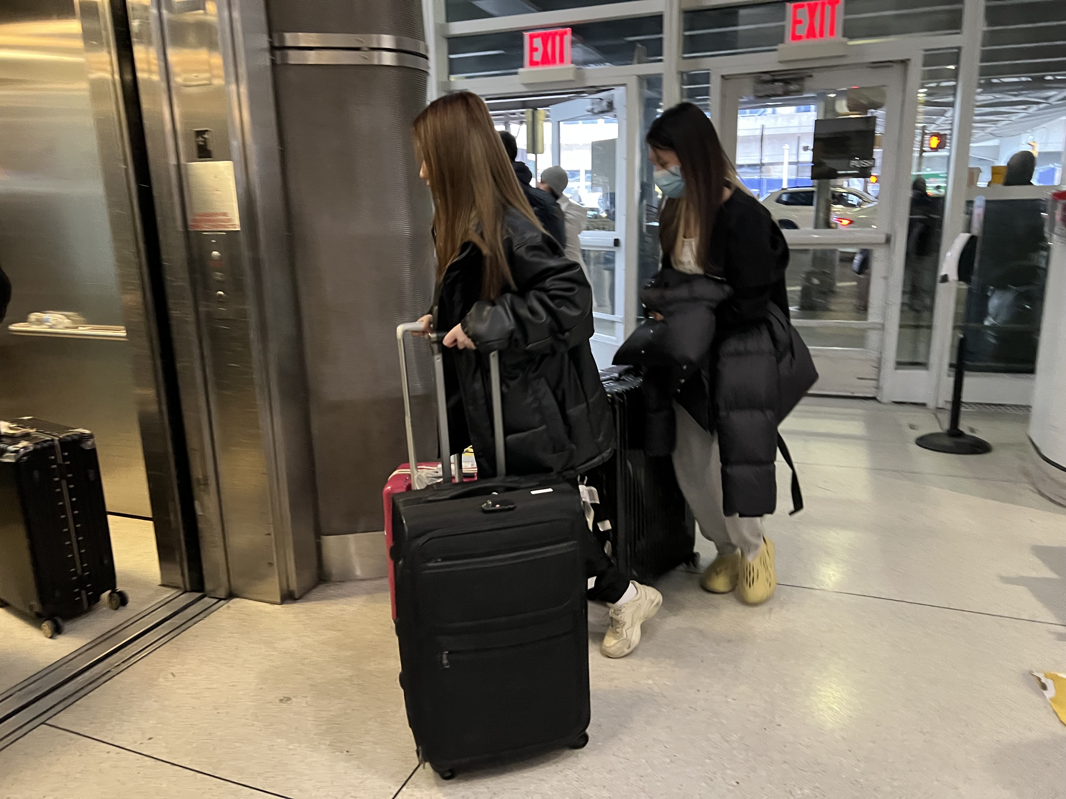 多名中国留学生入境美国时被注销签证并遣返