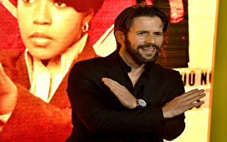 好莱坞男星奥列佛坠机身亡 父女3人全罹难