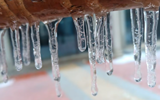 武汉大桥坠落冰凌比砖头大 众多车顶被砸烂