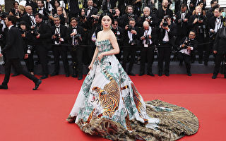 范冰冰澳洲拍戏 晒好莱坞影星尼森送新年贺礼