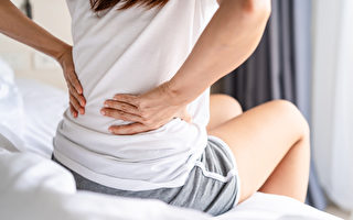 久坐不动下背痛？简单2步骤缓解！