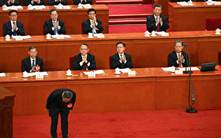 两会主席台观察 李强与多名高官互动细节