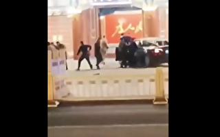 有人驾车冲中南海正门 视频在海外热爆