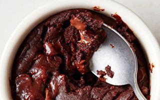 我经常用马克杯做布朗尼蛋糕 五分钟就完成