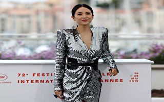 主演新片靠赵丽颖杨幂拉票房？章子怡怼网民