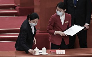 习在两会上表情诡异 引外媒关注