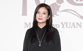 遭封杀近3年或将复出 赵薇微博解禁打码消失