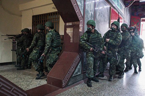 台湾防长邱国正承认美军在离岛训练台军