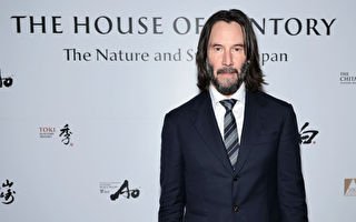 告别10年招牌长发 巨星基努·李维短发造型获赞