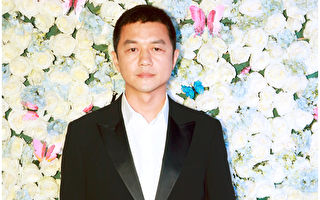 李亚鹏直播给债权人还款 一个茶杯引围观