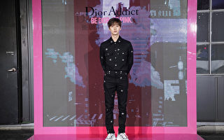 黄旼炫入伍自行剪头发 撰文暂别粉丝