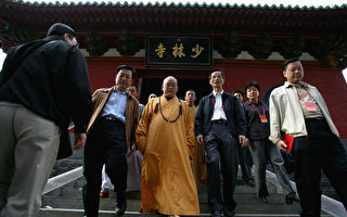 少林寺方丈释永信现身外国航班 惹关注