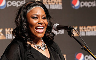 《美国偶像》歌手曼迪莎家中骤逝 享年47岁