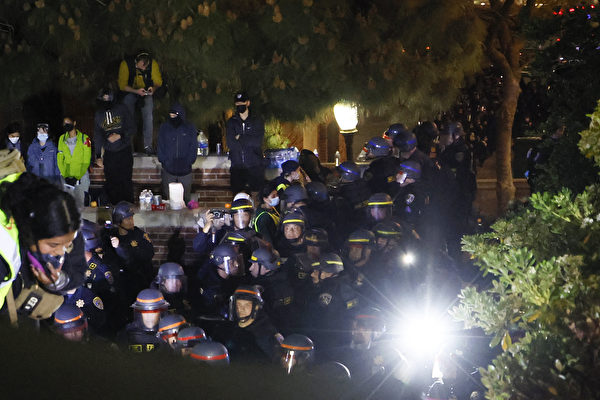 警方进入加大LA分校 132人被捕 拜登将讲话