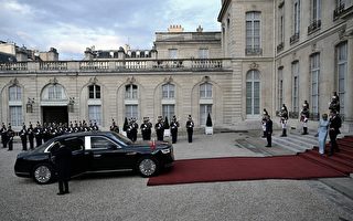 中共党魁进巴黎爱丽舍宫 自带黑水杯引猜测