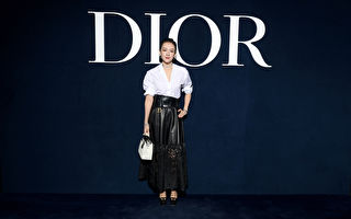 章子怡离婚后首晒女儿 母女穿古装共舞引关注