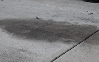 如何去除地面上的油污？ 厨房一物有奇效