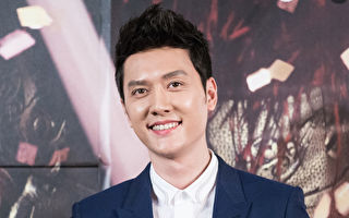 冯绍峰母亲节发文一细节 被猜有意复合赵丽颖