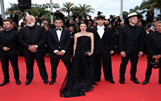 组图：第77届戛纳电影节开幕 众星闪耀