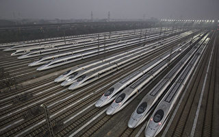 高铁站大量闲置 专家析中共基建败象