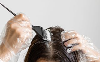 头发1年染几次好？皮肤科医生教你安全染发秘诀
