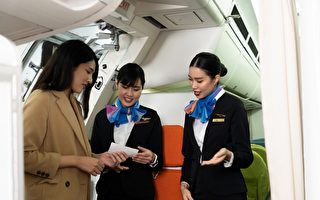 飞机乘客登机时 空服员有哪些事要做？