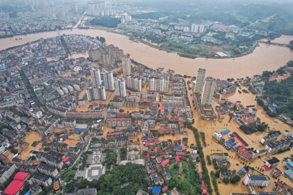 组图:中国南方多地洪水泛滥 逾百万人受灾