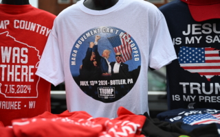 三中全会敏感期“川普遇刺T恤”被速下架