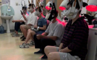 大陆许多年轻人到医院“吊脖子” 引热议