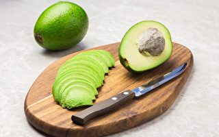 超级食物酪梨怎么切 简单4步骤学起来