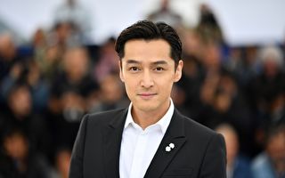 传胡歌获90后妻子陪伴 黄曦宁穿着朴素低调