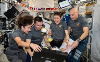 为何太空人在太空中避免吃这5种食物？