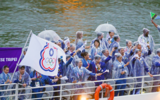 奥运开幕中华队进场 主持人：就是熟知的台湾