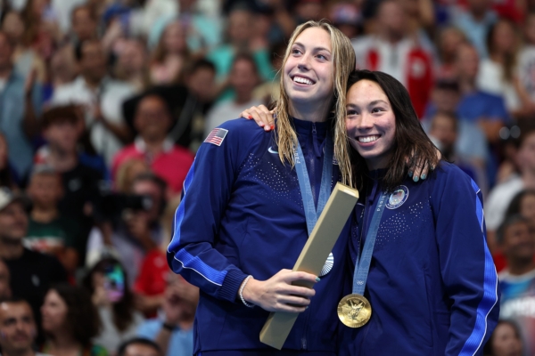 组图：巴黎奥运游泳比赛 一睹金牌得主风采