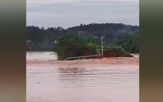 湖南湘潭四新堤决堤 村民：水淹到2楼