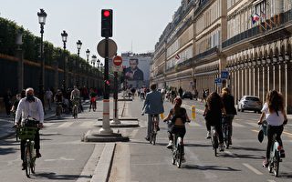 奥运期间 加拿大警察在巴黎街头巡逻
