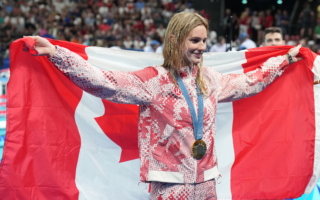 奥运第三天 加拿大17岁泳将女子400米混泳摘金