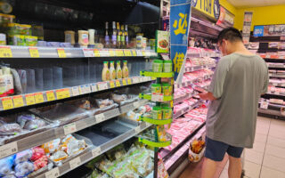 有多少食品添加剂不列在成分标签中？