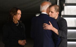 美俄如何达成冷战后最大规模换囚行动