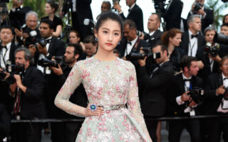 关晓彤饰贾元春 新《红楼梦》9小时票房仅90万