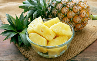 自创的切鳯梨小妙招 超简单又美观