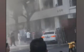 疑故意伤人 福建一车撞进小学致8伤 司机身亡