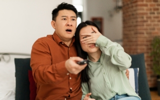 为什么人们爱看恐怖片吓自己？ 专家这么说