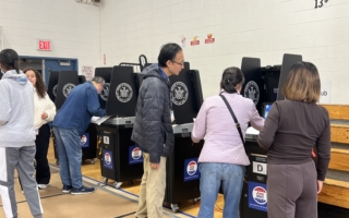 美华人看大选：美国走到关键节点 需警惕