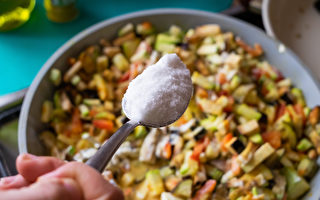 中医推荐10分钟足部按摩操 助你摆脱水肿困扰